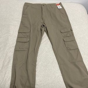 NWT Wrangler Authentics Premium 33 x 32 British Khaki Cargo Pants